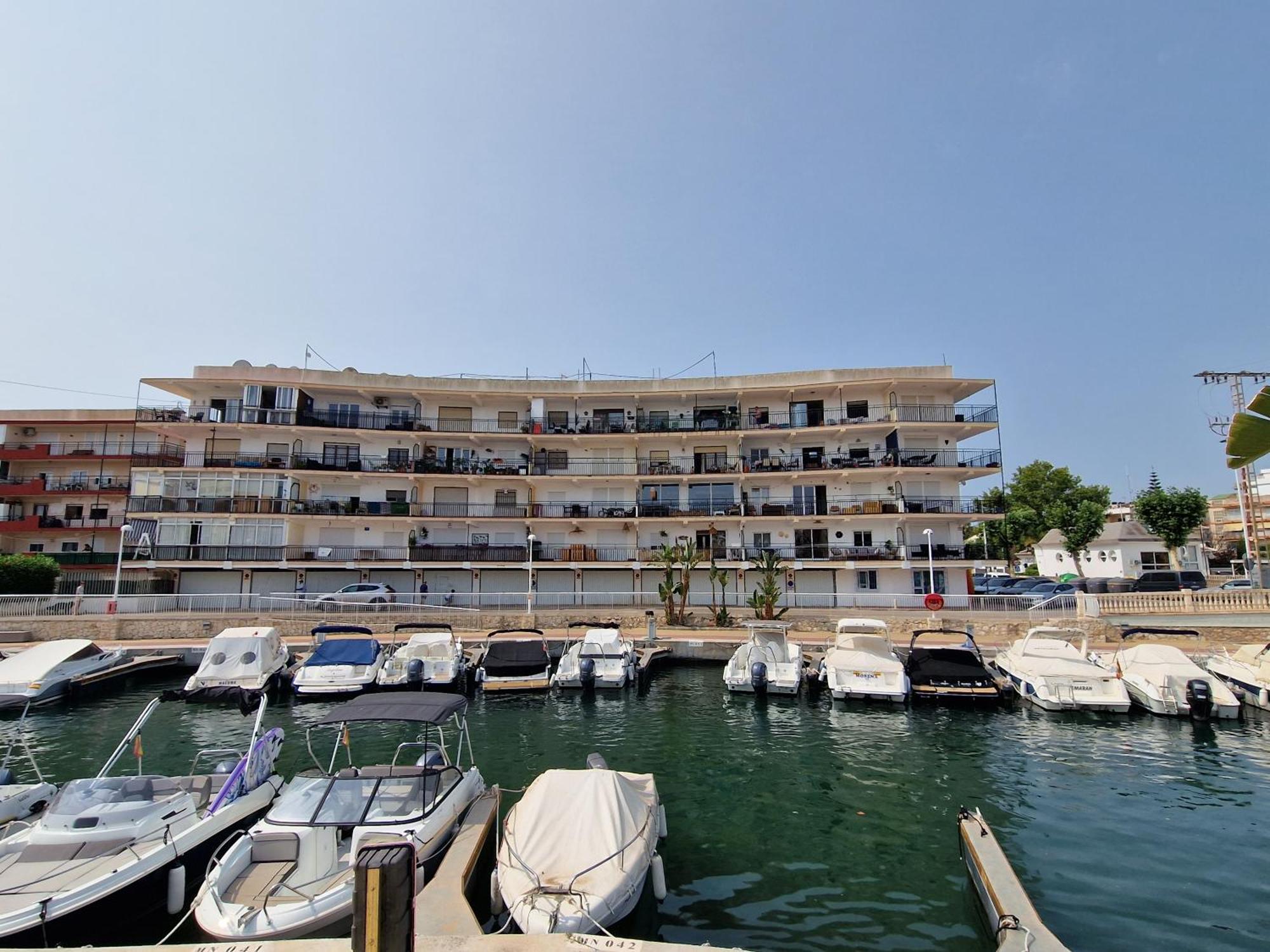 Apartamento Waterfront 3 Bed Apartment, 90m From The *