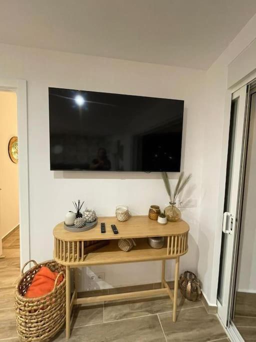 Apartment Waterfront 3 Bed Apartment, 90m From The *