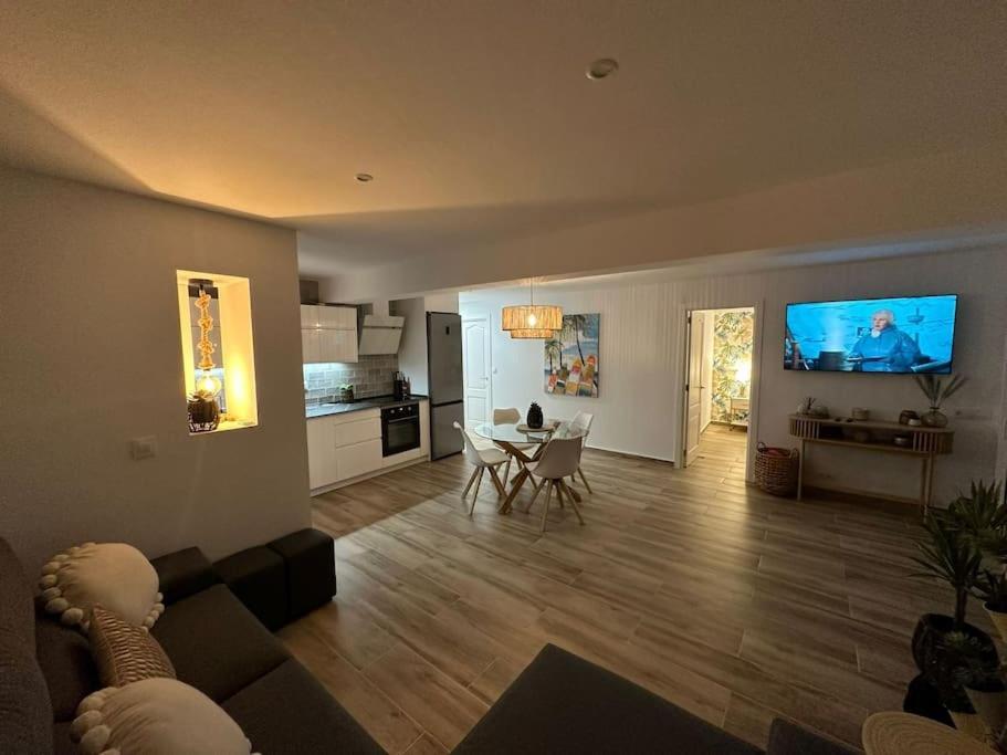 Waterfront 3 Bed Apartment, 90m From The
