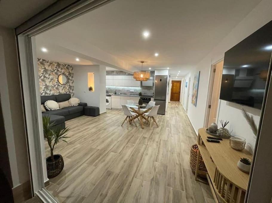 Waterfront 3 Bed Apartment, 90m From The Apartment *