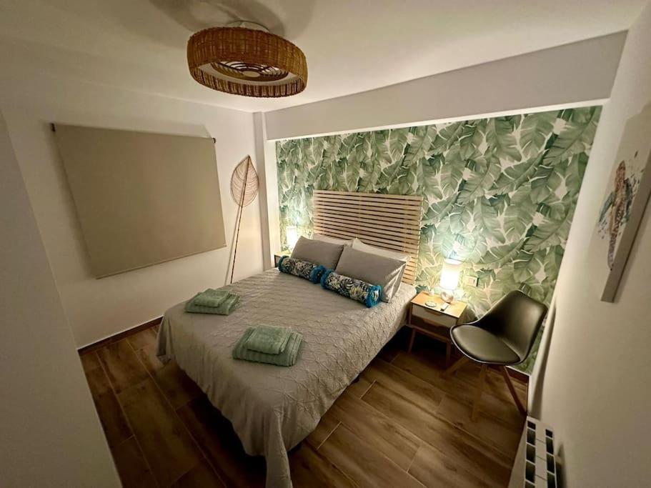 Waterfront 3 Bed Apartment, 90m From The Apartment Platja de Larenal