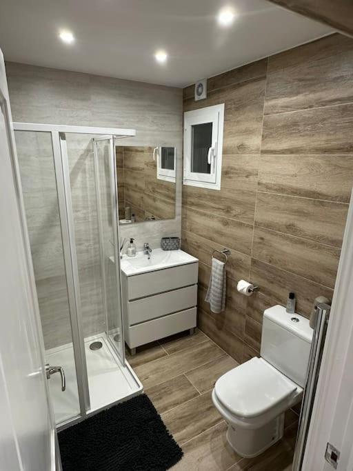Waterfront 3 Bed Apartment, 90m From The Apartment