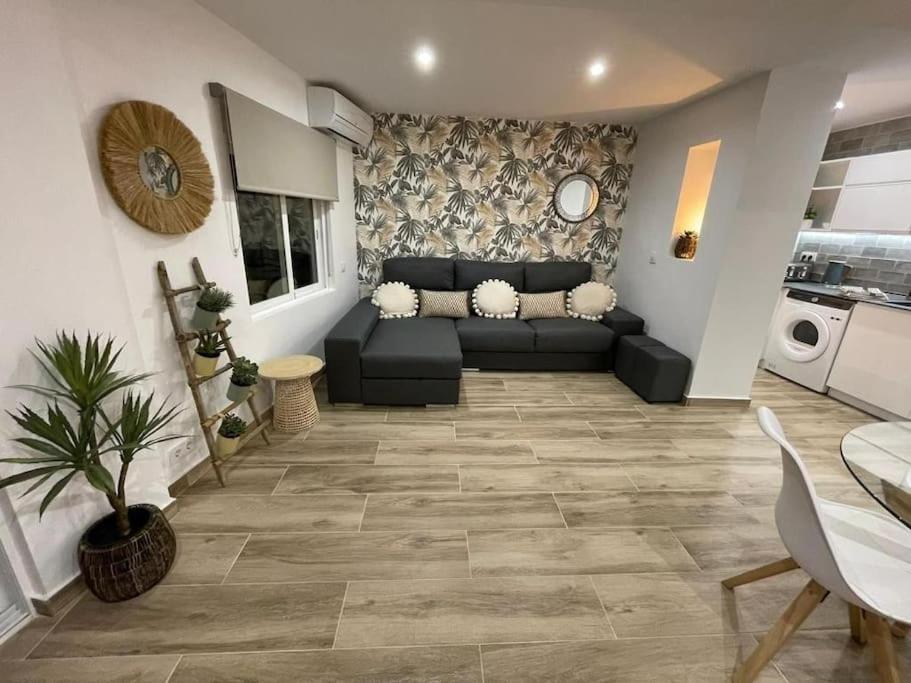 Waterfront 3 Bed Apartment, 90m From The *