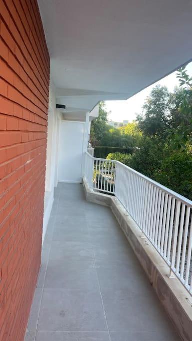 Moderno Y Coqueto En Playa San Juan Apartamento