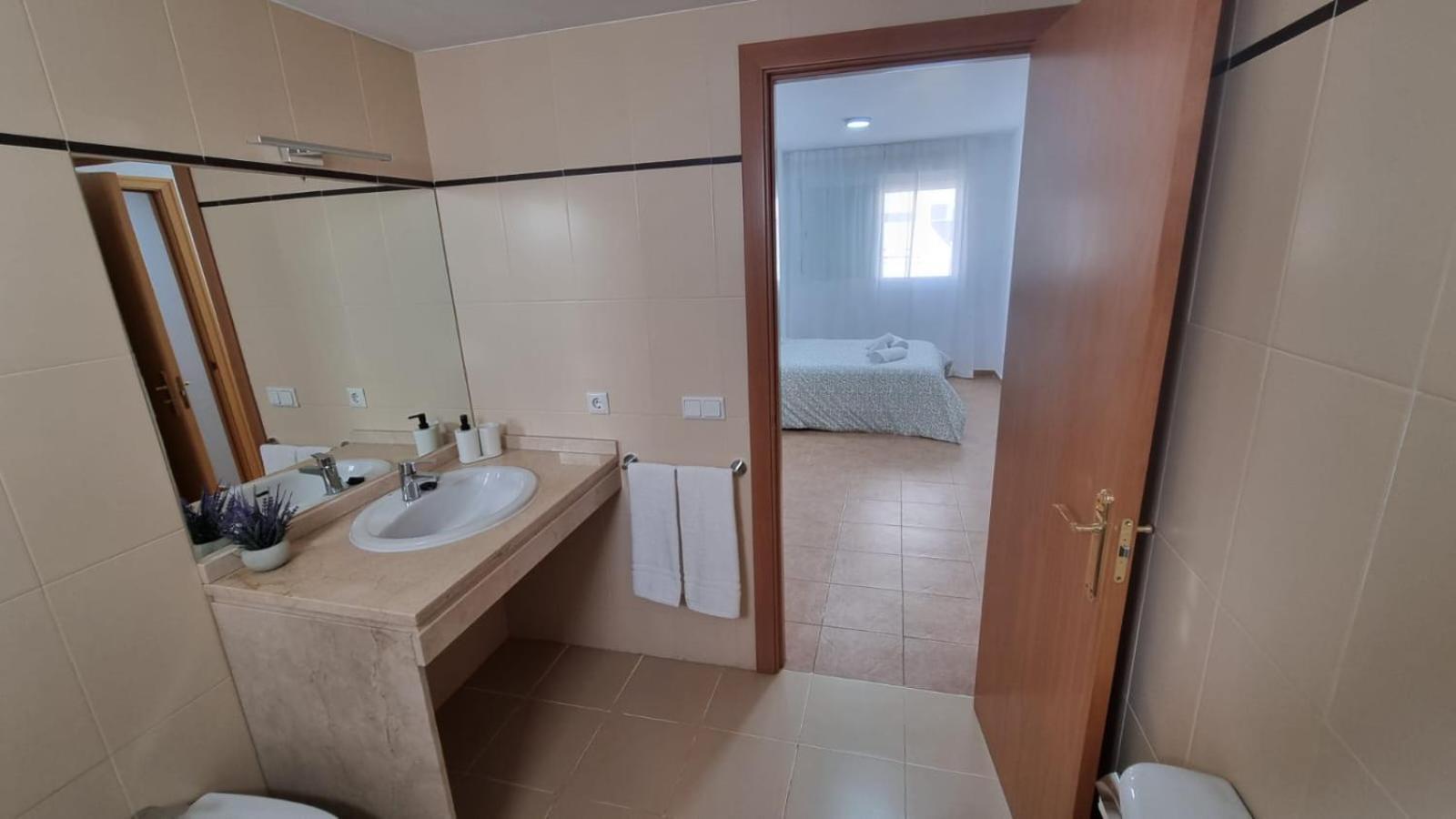 Moderno 3 Dormitorios, Garaje Y Piscina Apartment