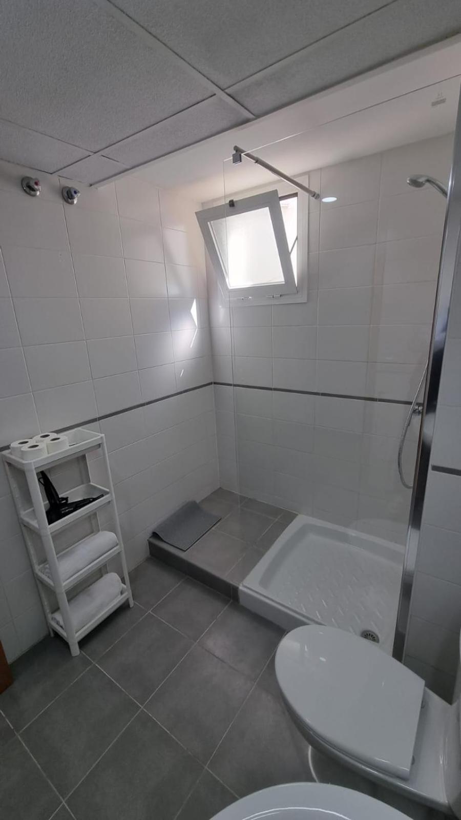 Moderno 3 Dormitorios, Garaje Y Piscina