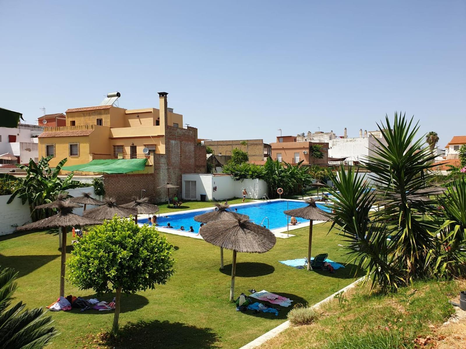 Moderno 3 Dormitorios, Garaje Y Piscina