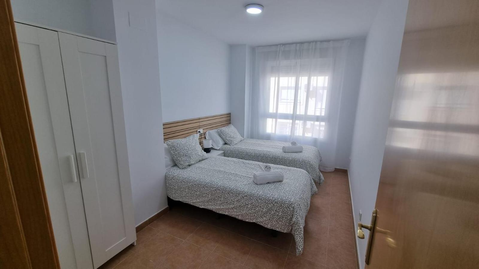 Moderno 3 Dormitorios, Garaje Y Piscina *