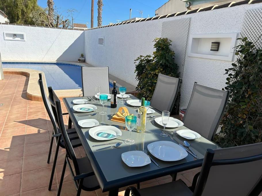 3 Bed Villa, Large Private Pool 10 Mins Walk From And Amenities * Los Alcázares