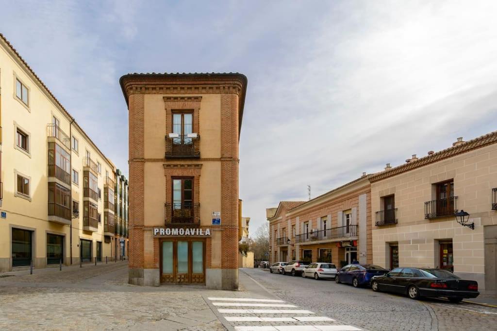 Balcony Of The I 1min To Avila's Alcazar