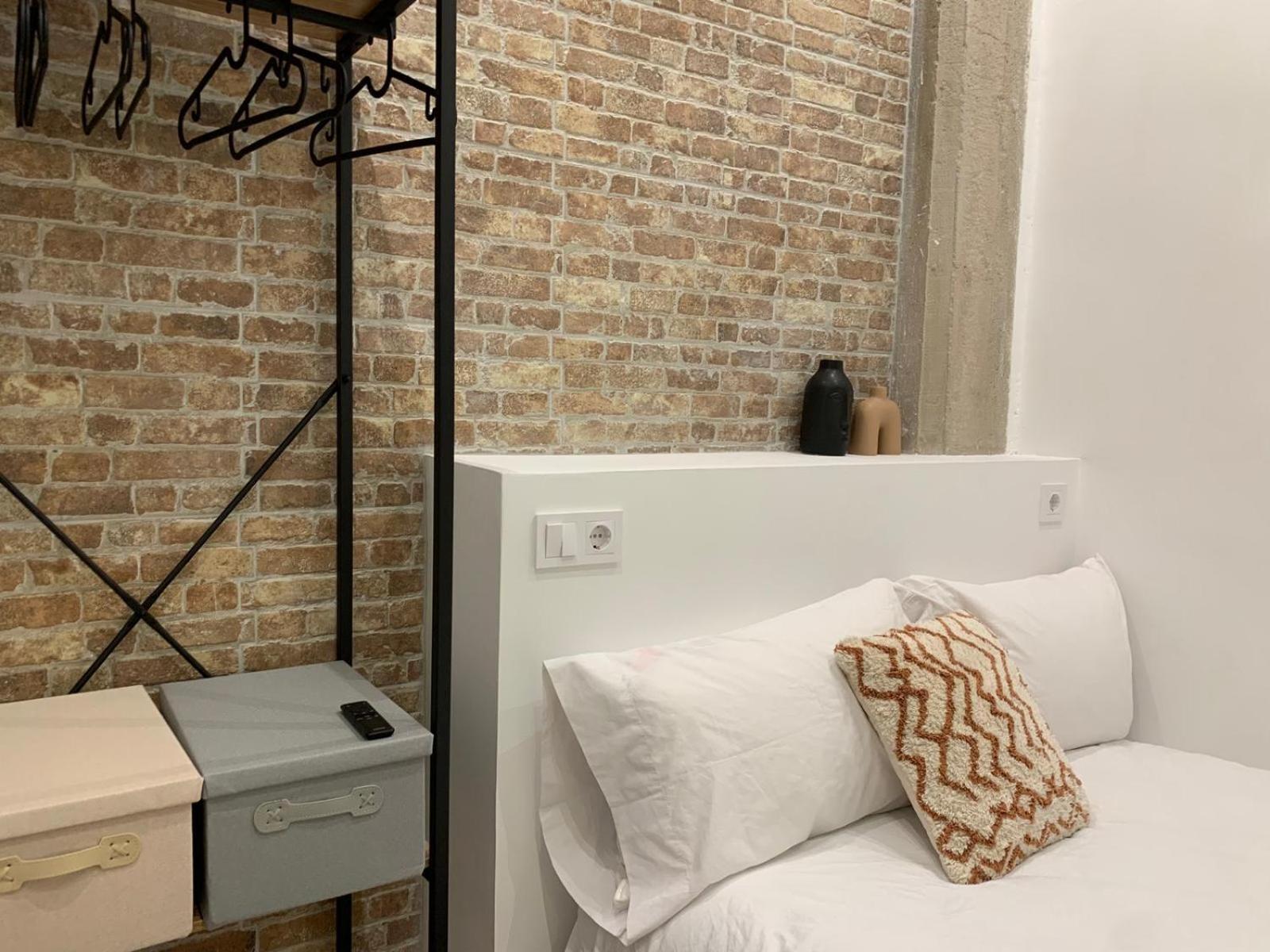 Valencia Beach Rooms Homestay *
