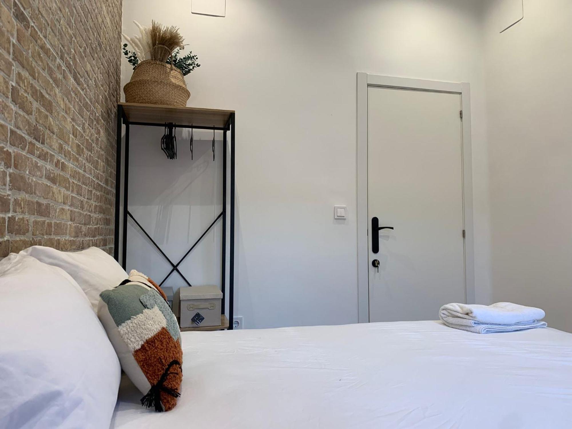 Valencia Beach Rooms Homestay *