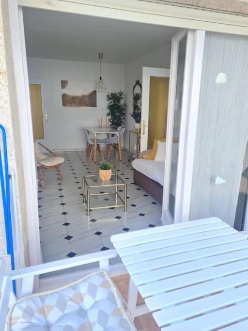 Beachside 2-bd Near Barcelona *
