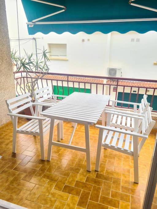 Beachside 2-bd Near Barcelona Apartamento