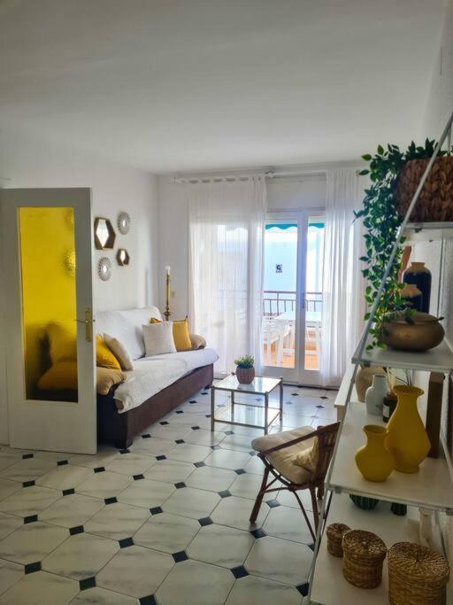 Beachside 2-bd Near Barcelona Apartamento