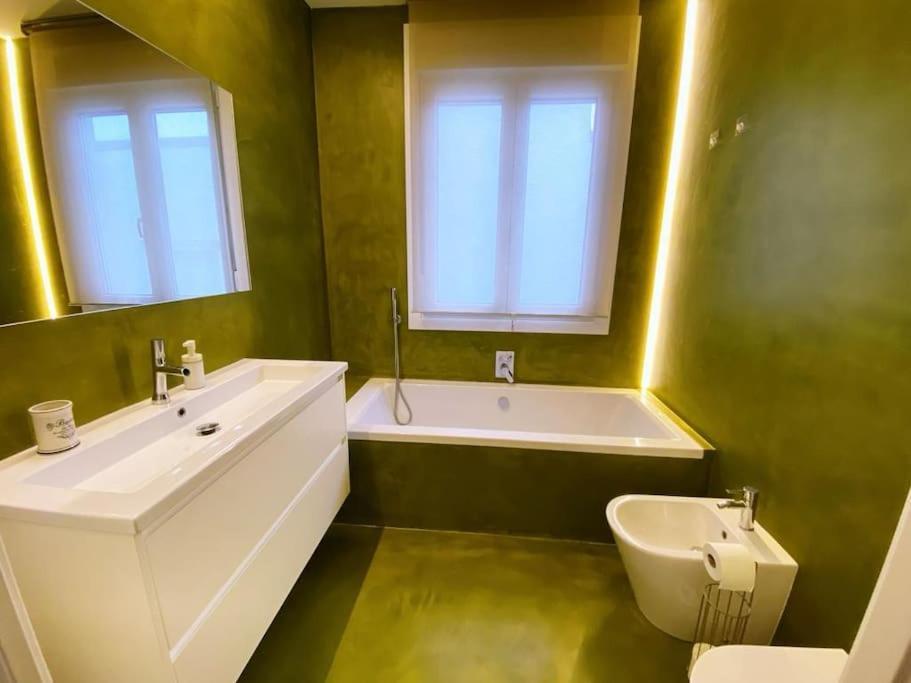 Piso Centrico Con Terraza Amplia Y Garaje Apartamento *