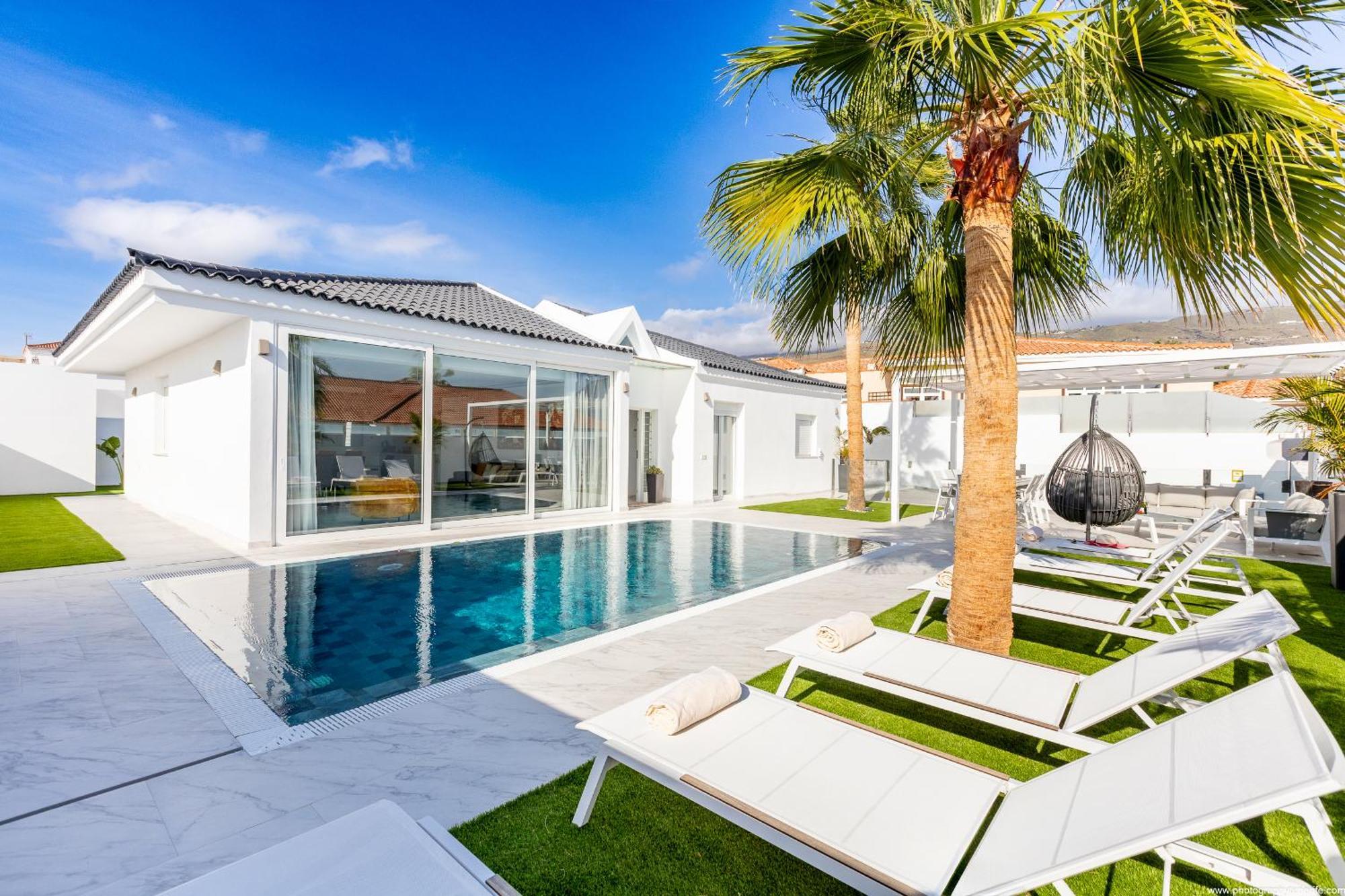 Nicole Wifi, Gym, Heated Pool