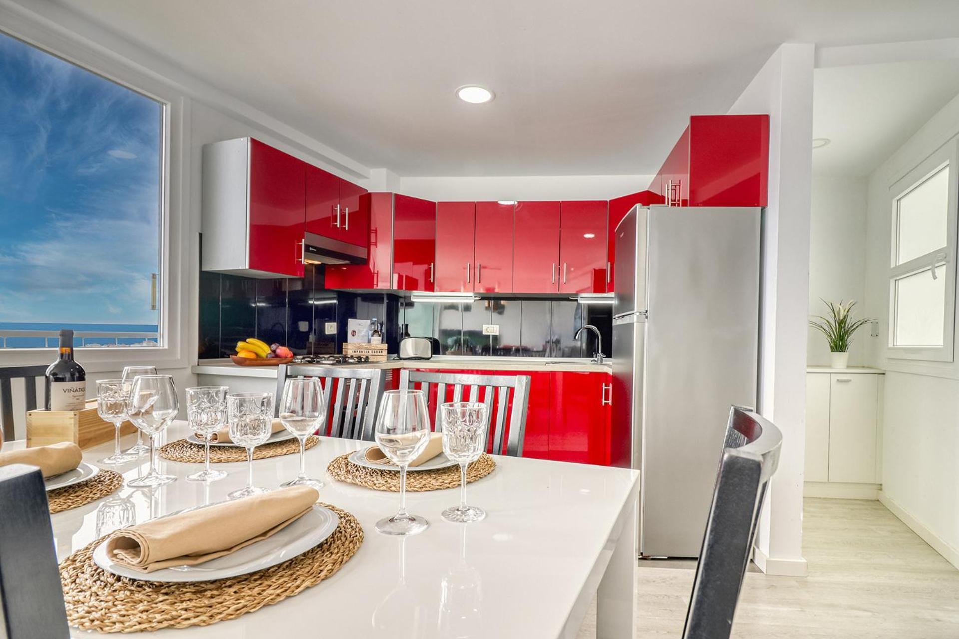Modern With Private Parking & Ocean View & Coffee Corner Apartment *