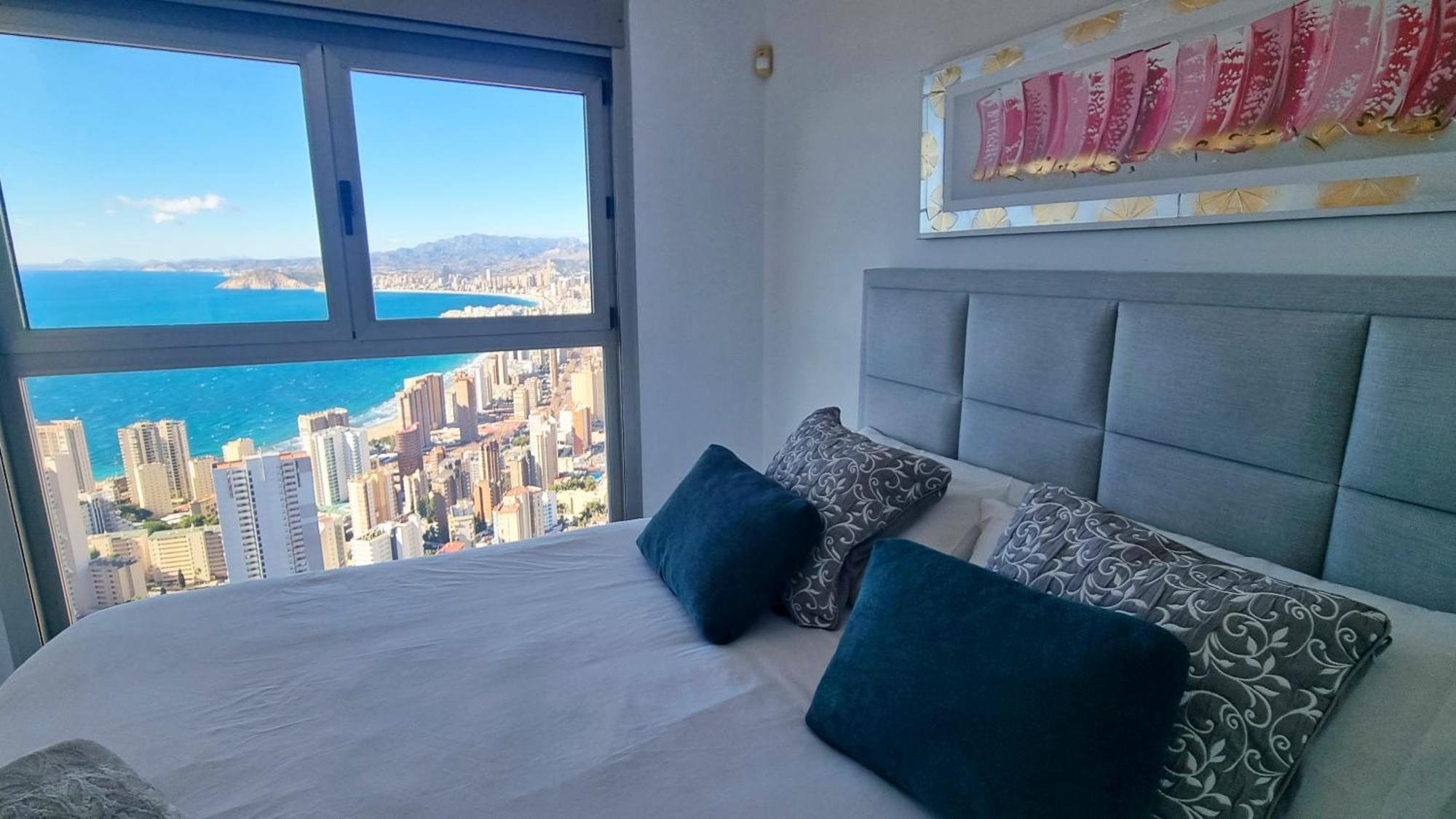 Highrise With Amazing Sea Views Apartment