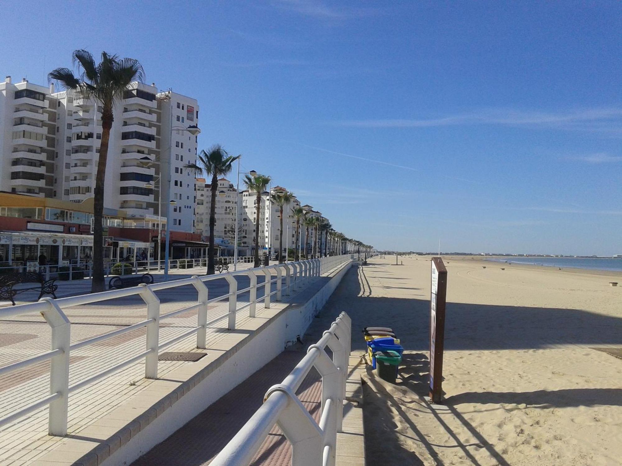 Primera Linea De Playa Valdelagrana Apartment El Puerto de Santa Maria