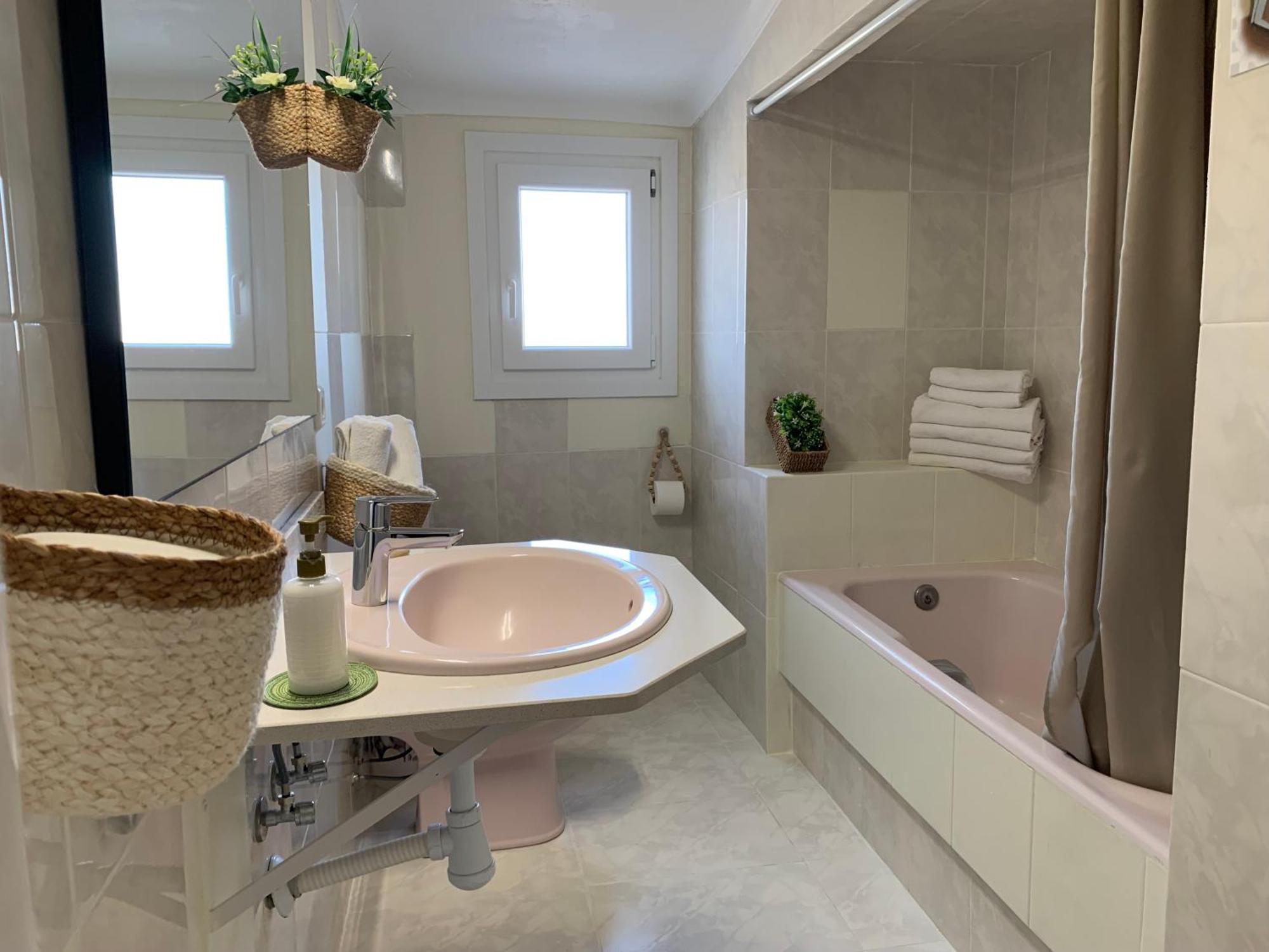 Casa Enric , Con Zona Infantil, Piscina Y Parking Privado Casa rural *