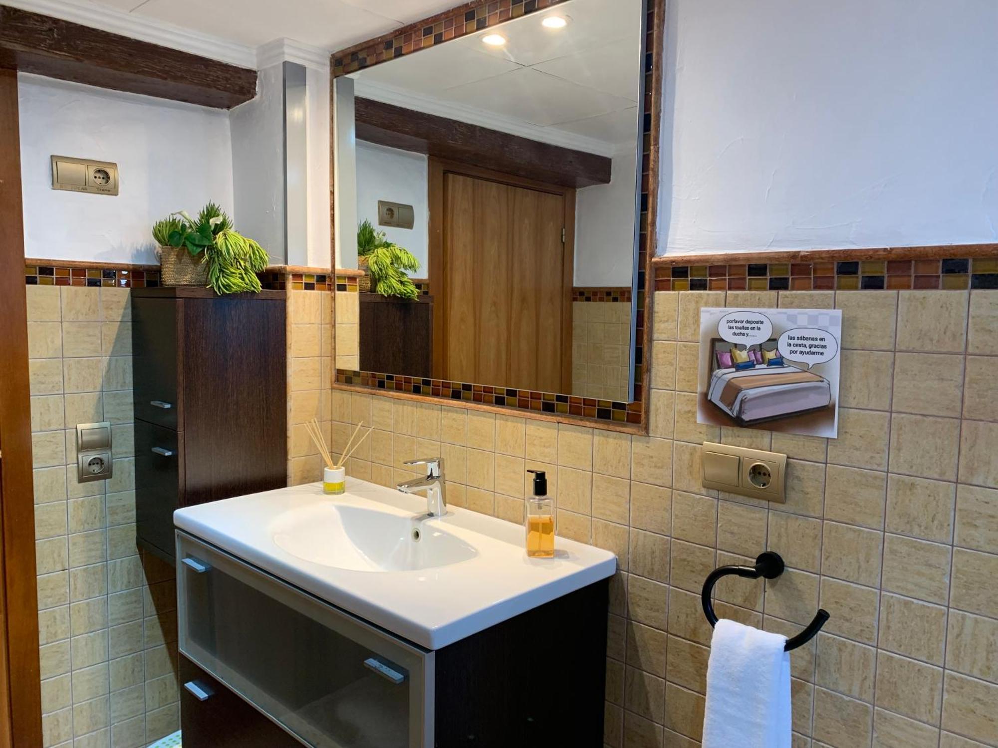 Casa Enric , Con Zona Infantil, Piscina Y Parking Privado *