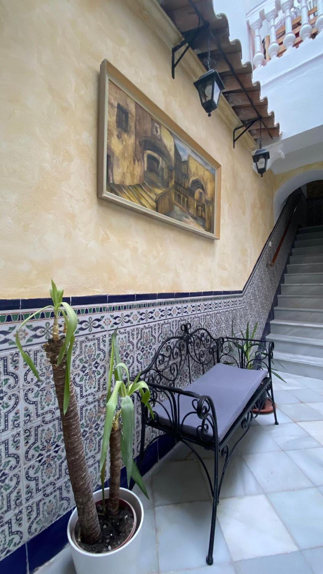 Patio Andalusi Junto A La Vina Cádiz
