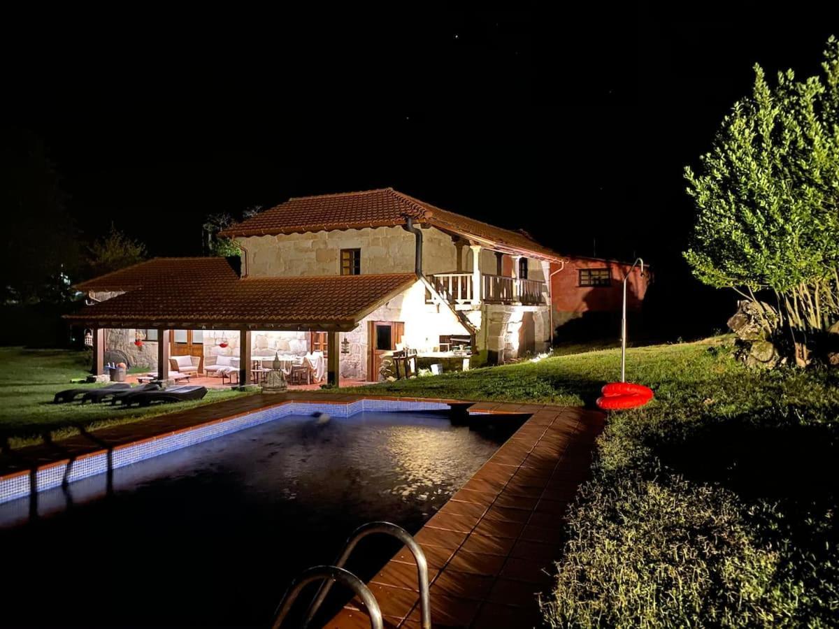 Homestay Con Bano Individual En Casa De Campo. Piscina. Amoeiro