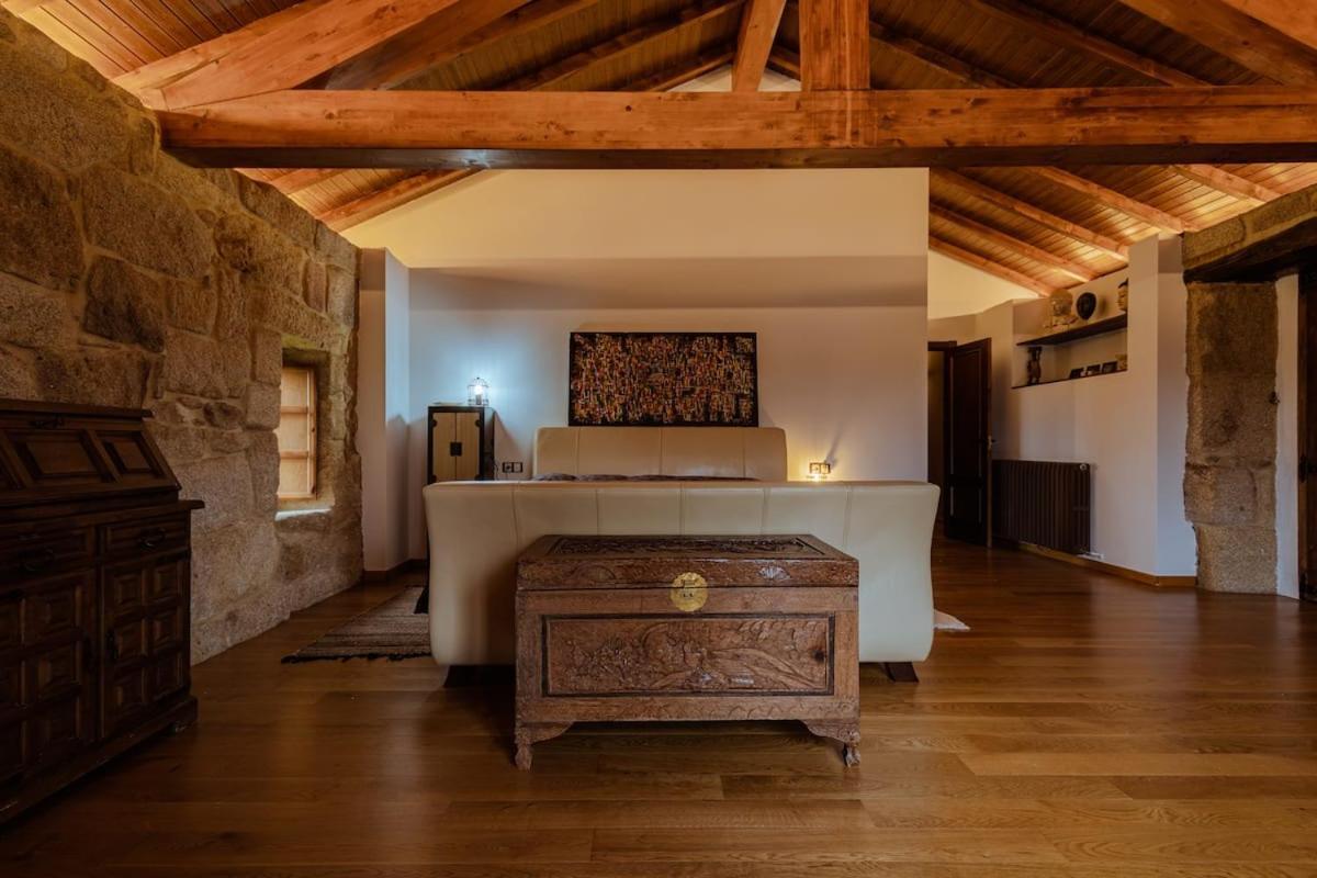 Con Bano Individual En Casa De Campo. Piscina. Habitación en casa particular Amoeiro