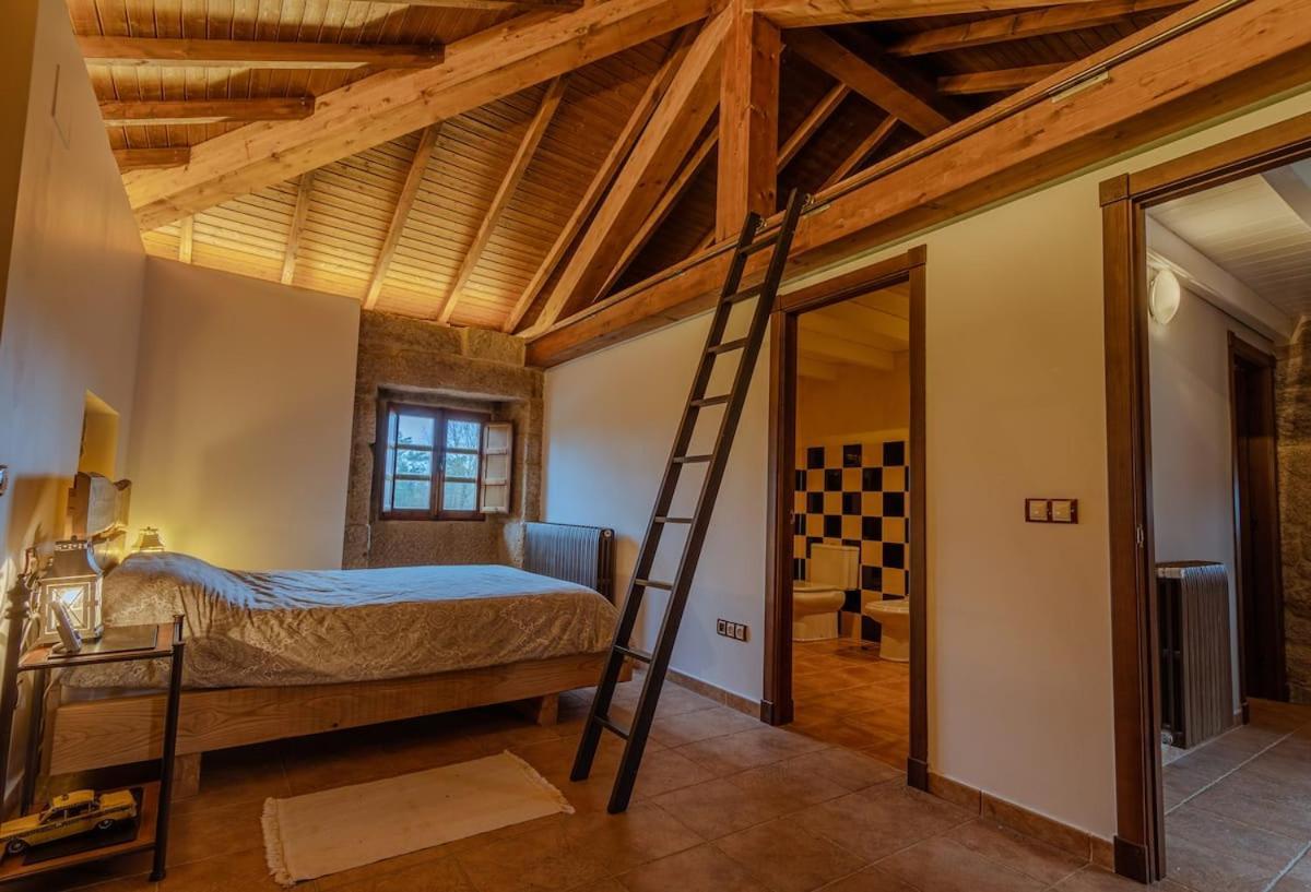 Con Bano Individual En Casa De Campo. Piscina. Homestay Amoeiro