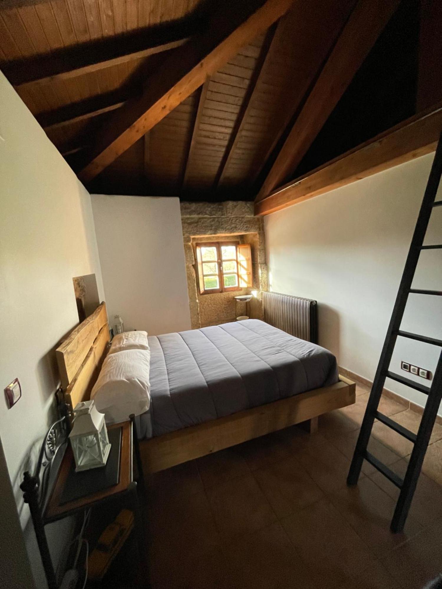Homestay Con Bano Individual En Casa De Campo. Piscina. Amoeiro
