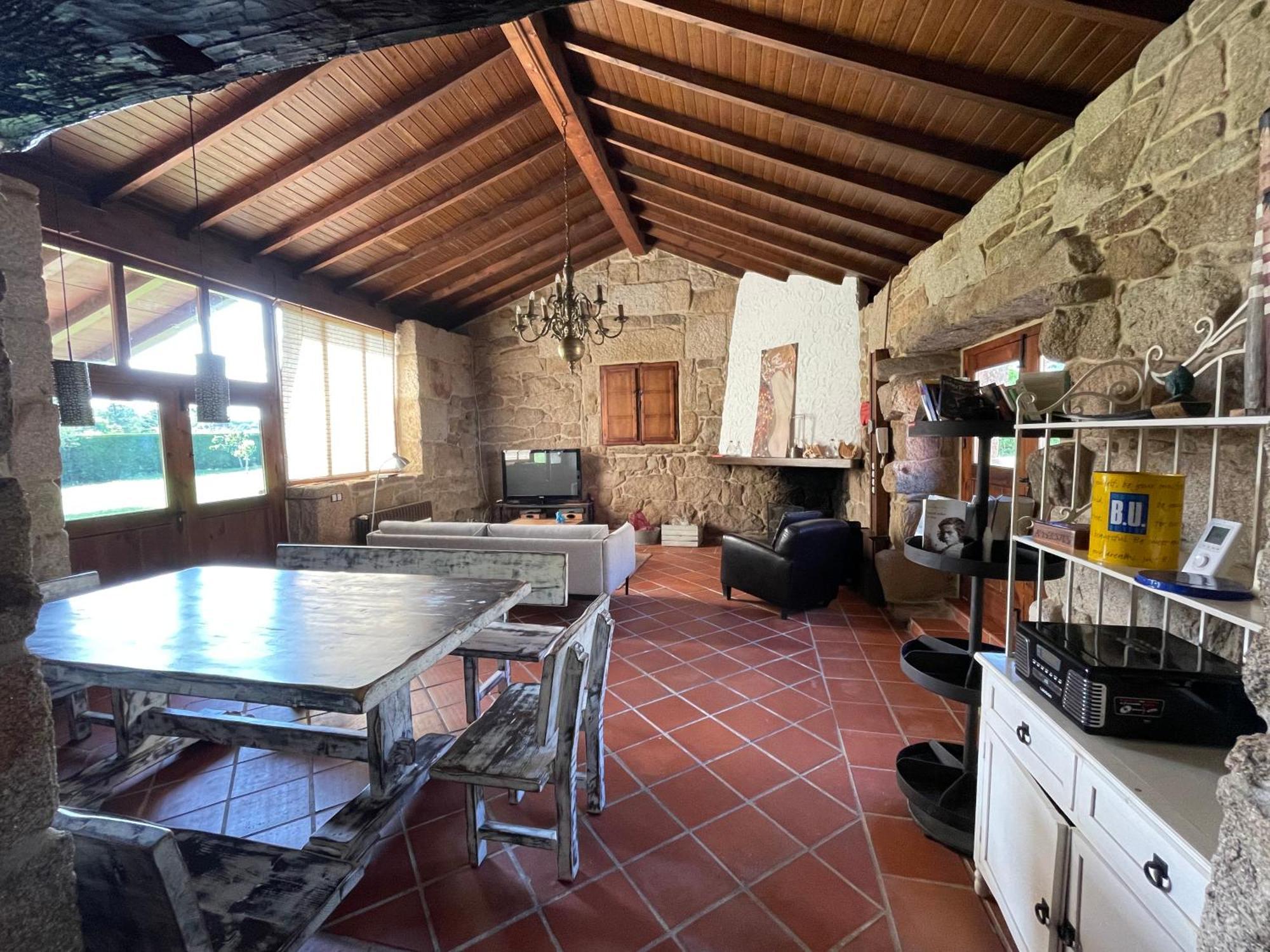 Homestay Con Bano Individual En Casa De Campo. Piscina. Amoeiro