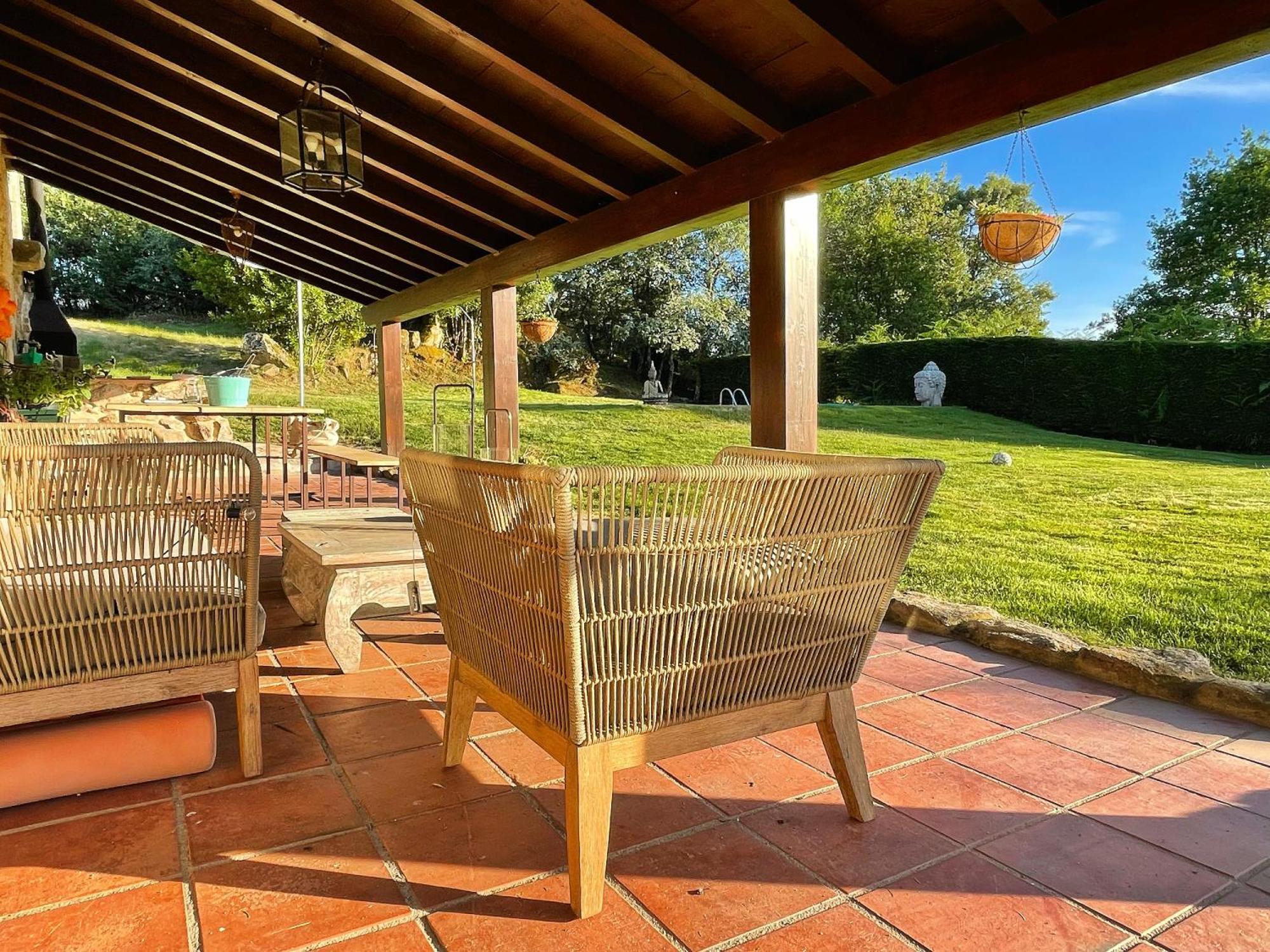 Con Bano Individual En Casa De Campo. Piscina. Homestay *