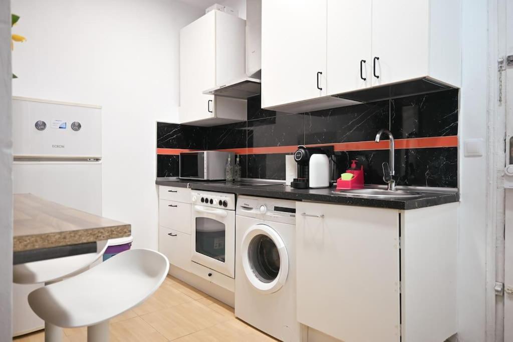 Agradable Apartamento Temporal De 1 Dormitorio En Pez30 Apartment Madrid