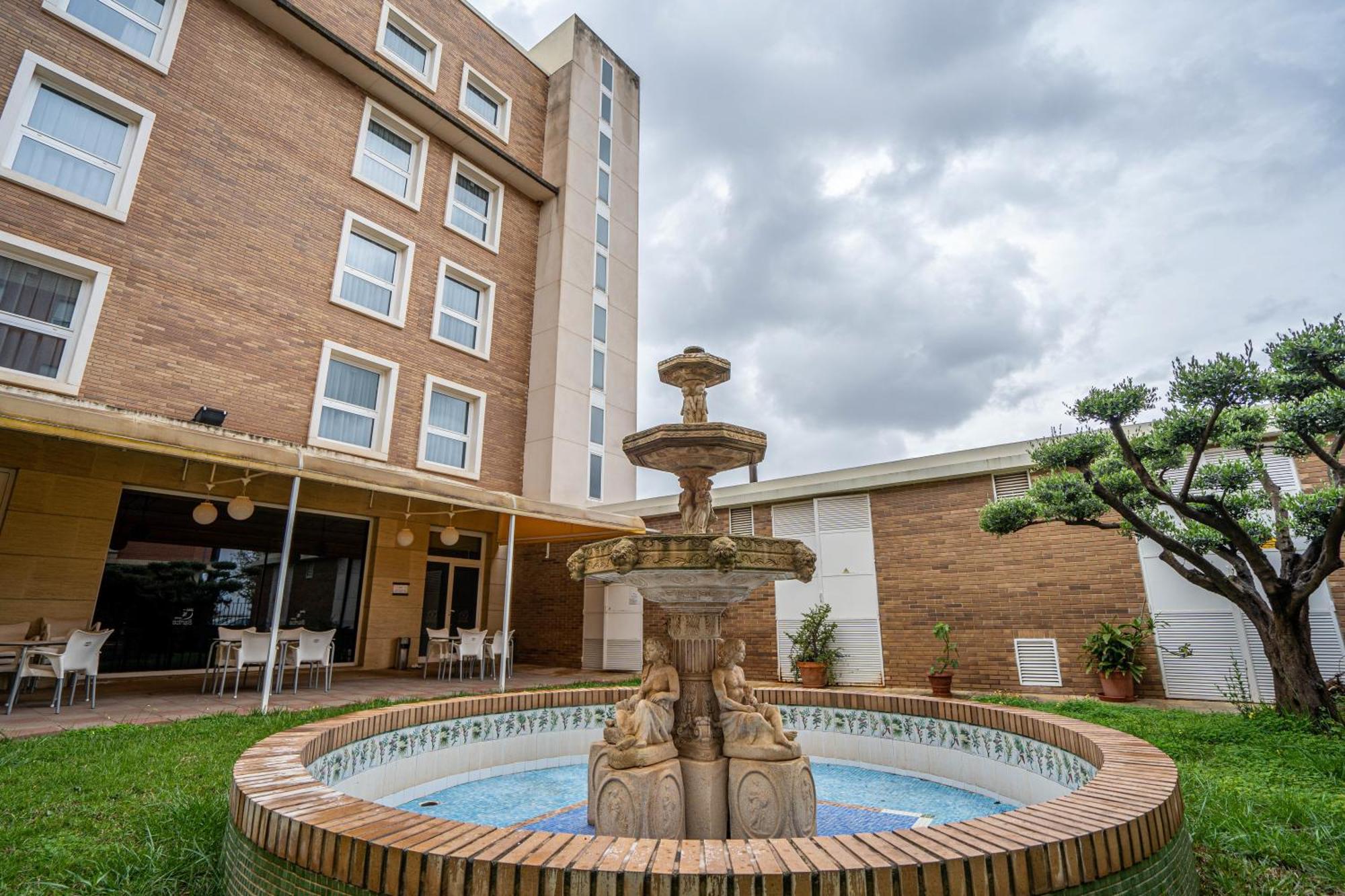 Bartos Hotel 4*