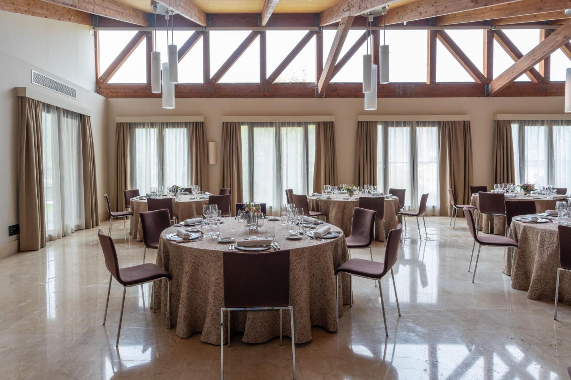 Hotel De 4*