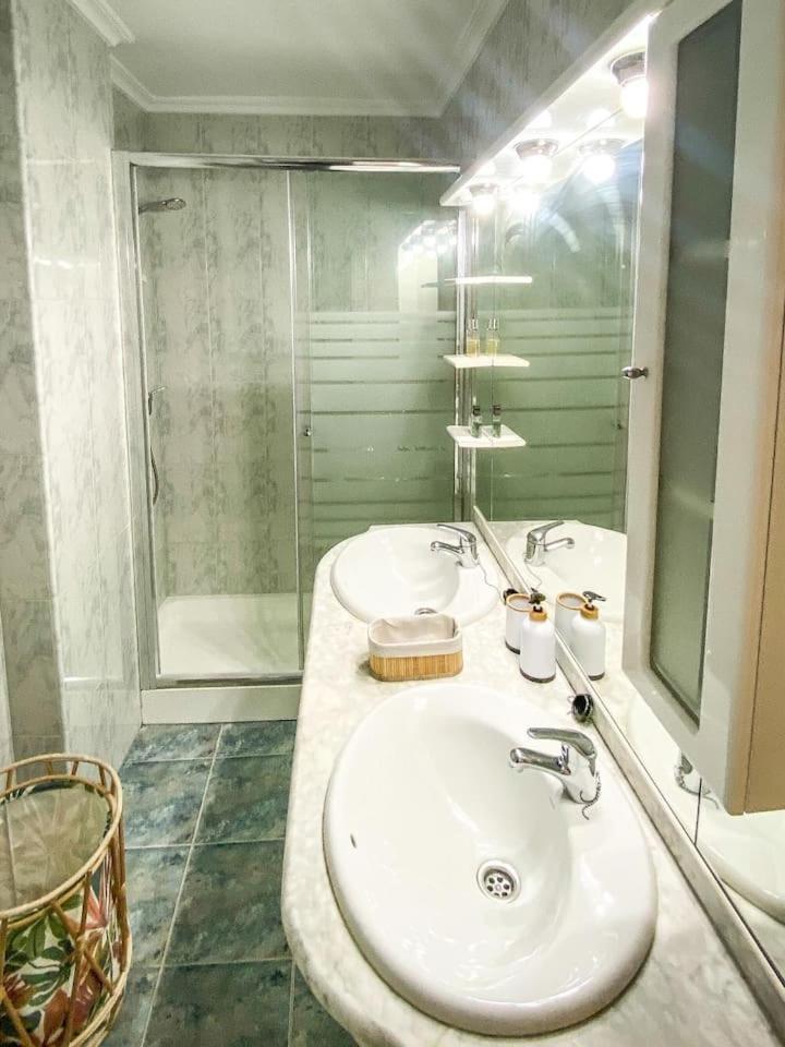 Residencial Leyra, Piso Centrico De 6 Habitaciones, 8 Camas