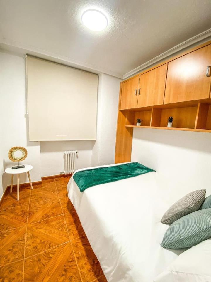 Apartamento Residencial Leyra, Piso Centrico De 6 Habitaciones, 8 Camas *