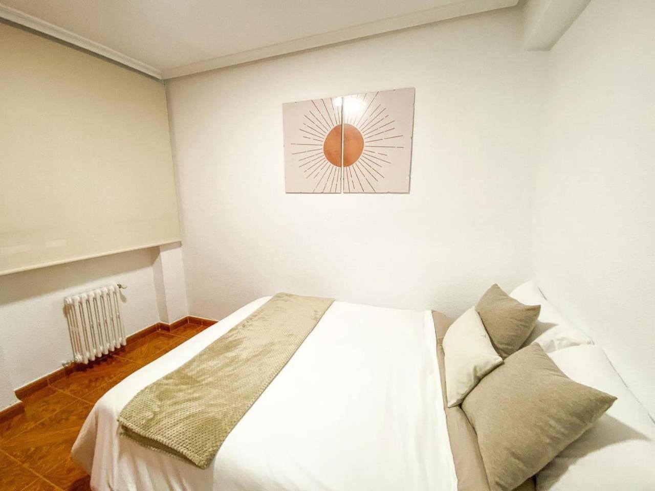 Apartamento Residencial Leyra, Piso Centrico De 6 Habitaciones, 8 Camas *