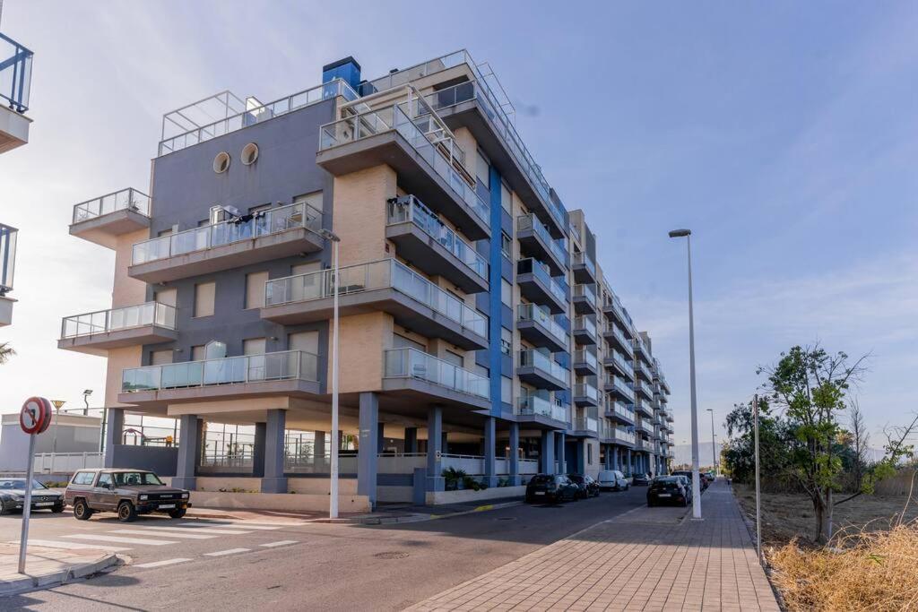 Modern Apartment: Moncofa Beachside Oasis Apartment Moncofar
