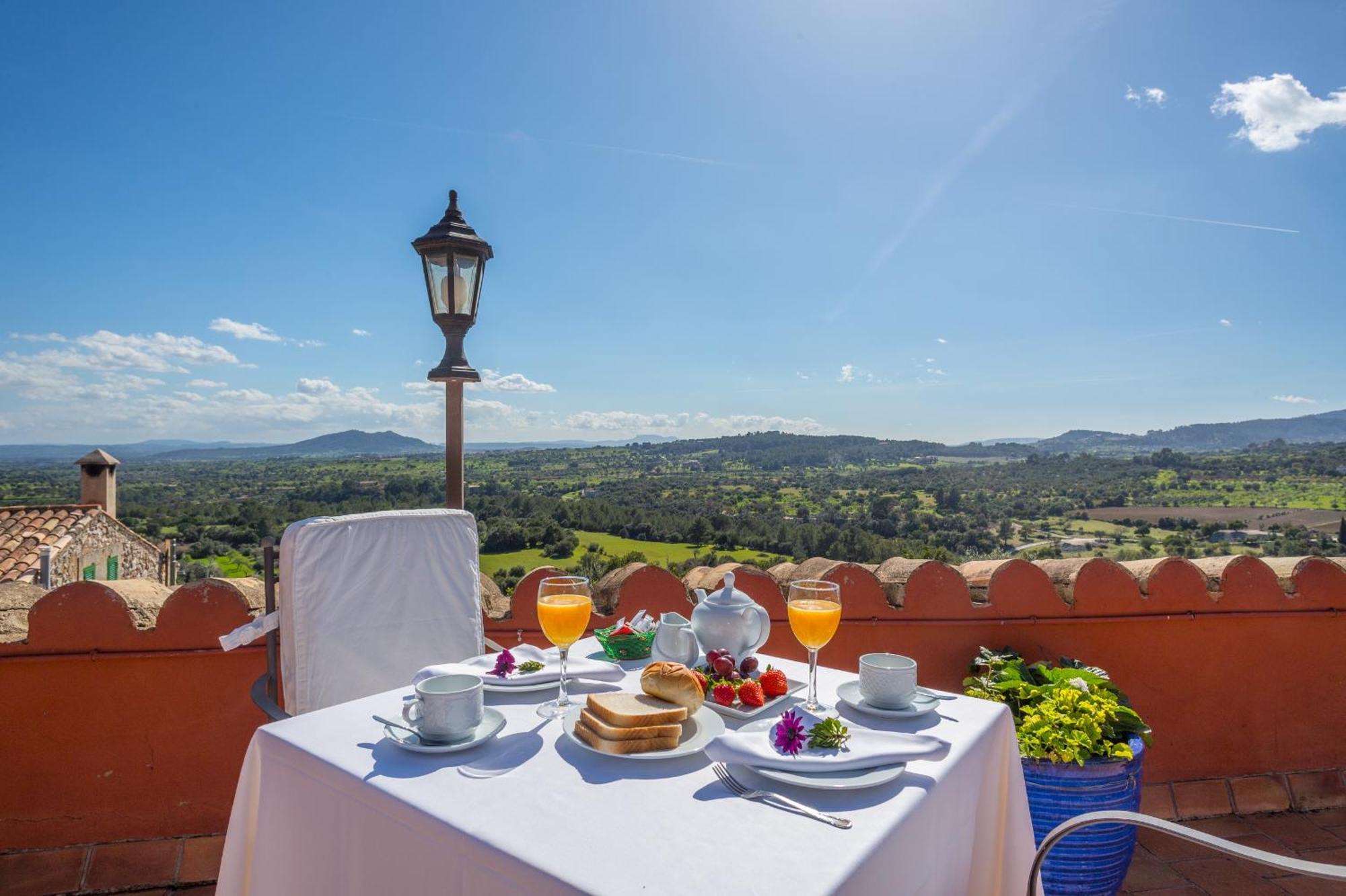Hotel Es Castell 4*