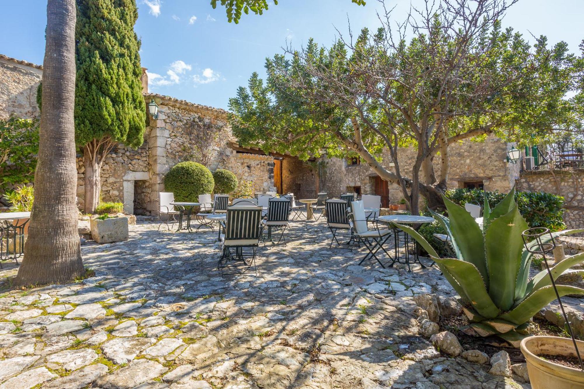 Es Castell Binibona