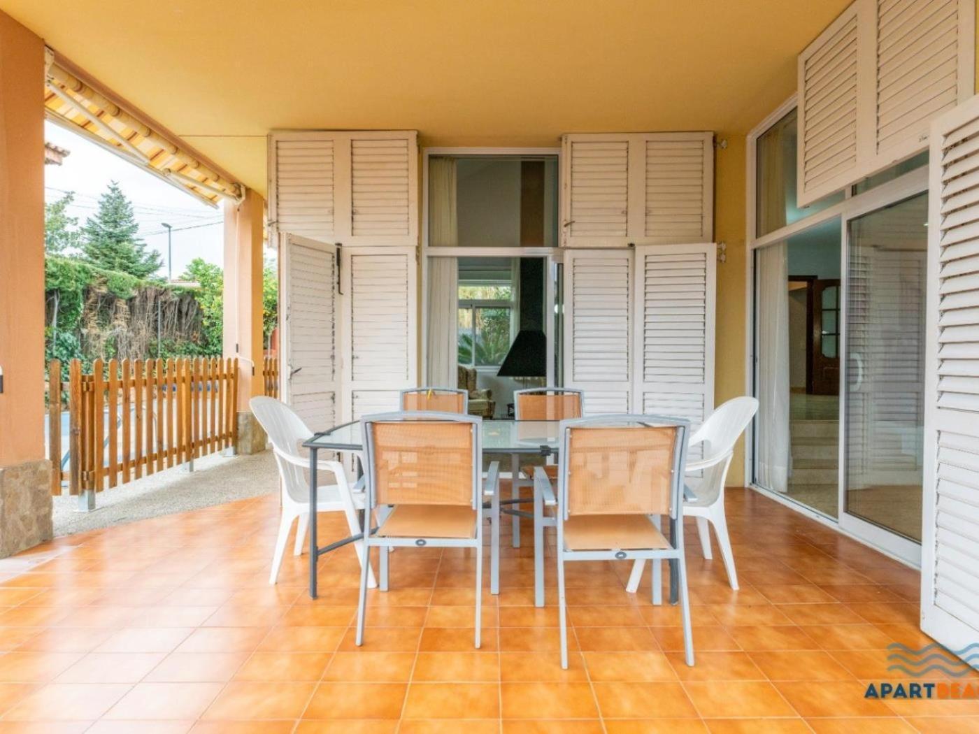 Apartbeach El Pinar Con Piscina Y Barbacoa Сasa de vacaciones Reus