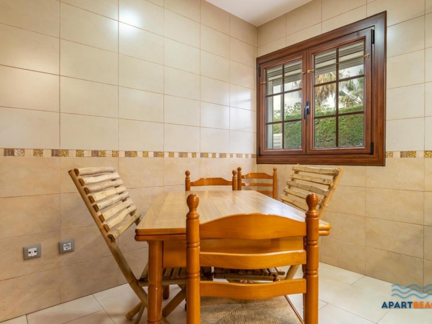 Apartbeach El Pinar Con Piscina Y Barbacoa *