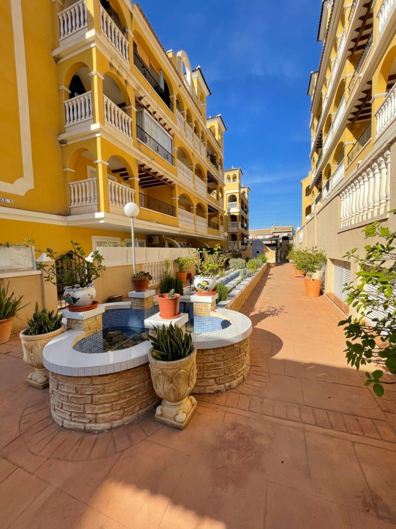 Casa Amarela Guesthouse, * Algorfa