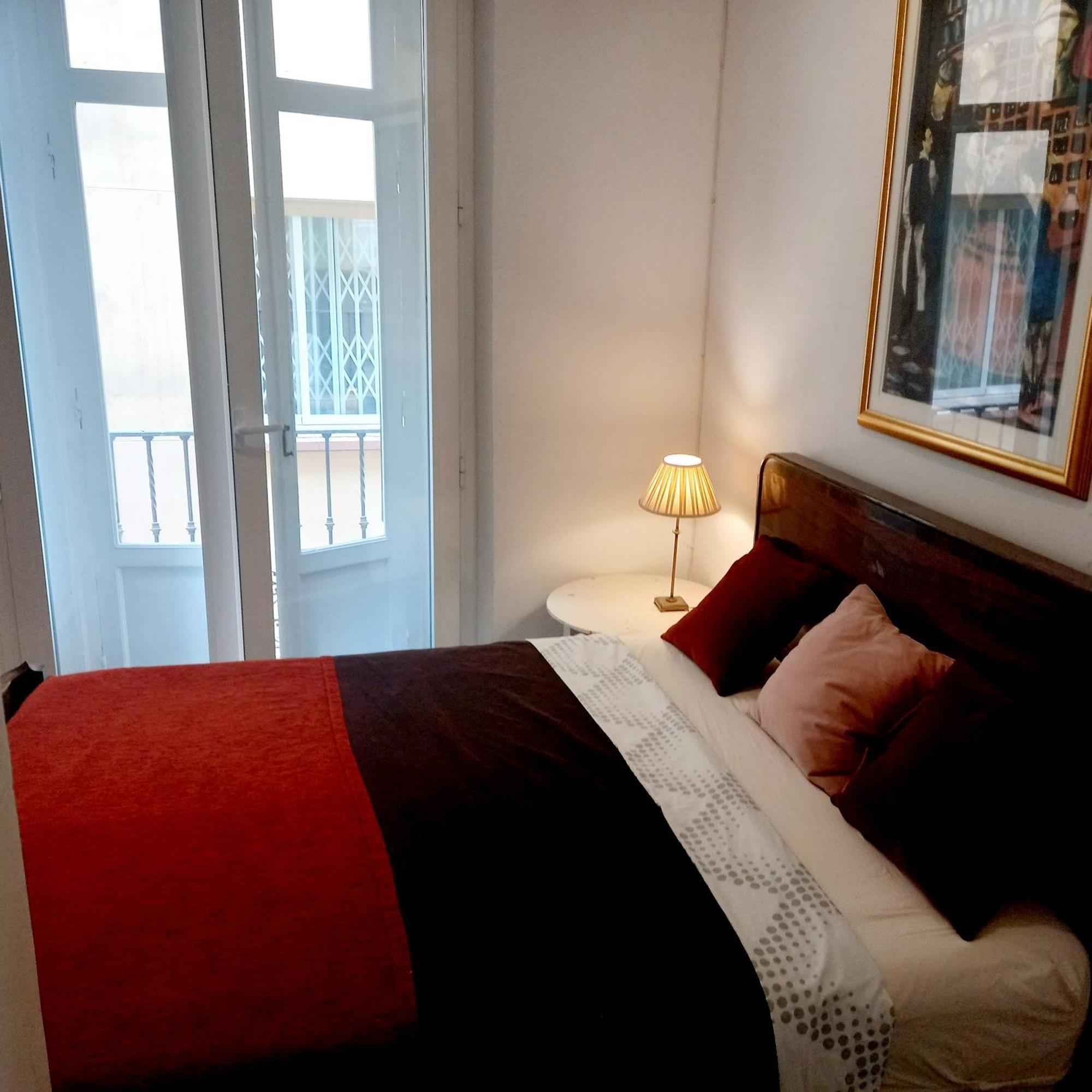 Small Stylish With Comfortable Queen-size Bed In Very Large, Beautifully Decorated Shared Flat In The Historic Centre Of Homestay *