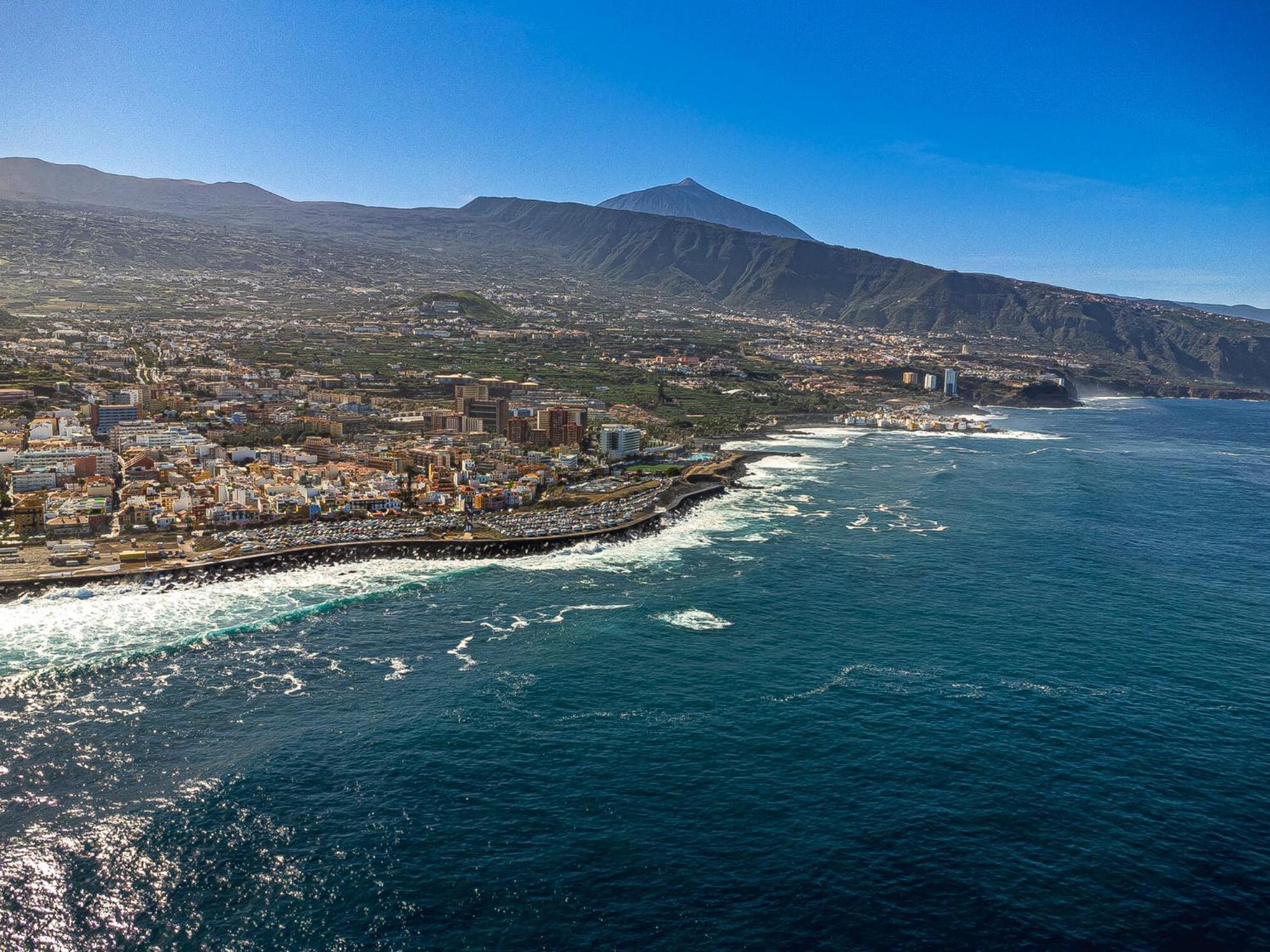 En Puerto De La Cruz Con Vistas A La Ciudad By Alterhome *