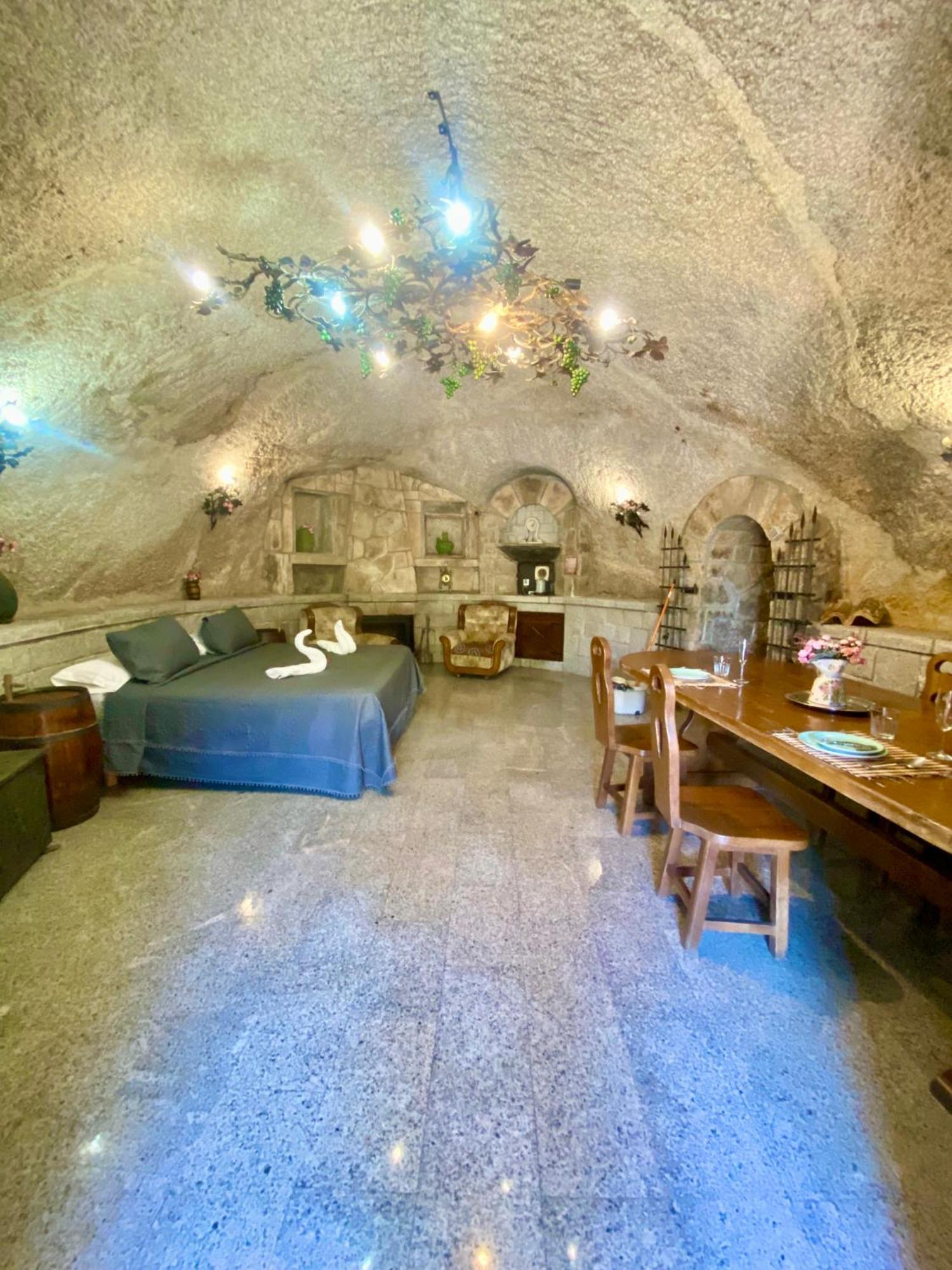 Cueva Romantica - Jacuzzi Apartment *