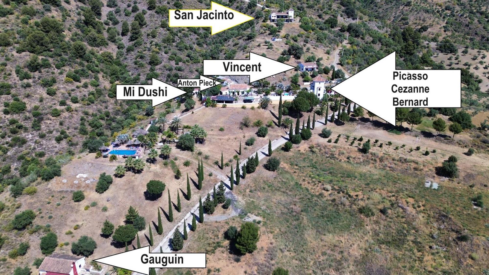 Tiny House 12m2 In With 55 M2 Pool Сasa de vacaciones Tolox