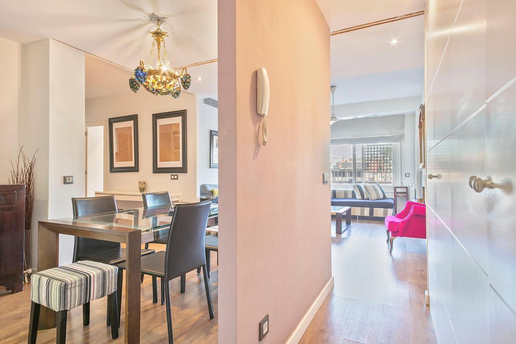 Luxury Muntaner Plaza Apartment *